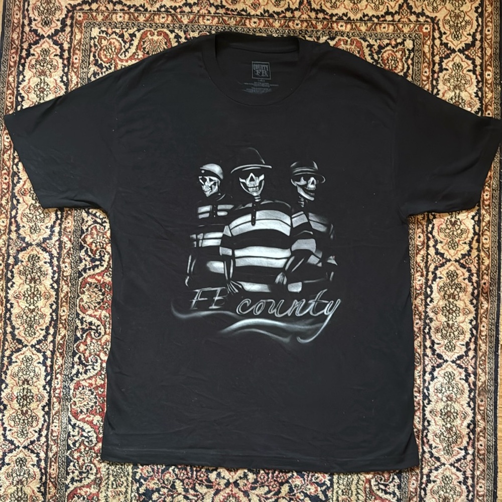 County FB excellent condition. Size L, Color Black, Style Short Sleeve